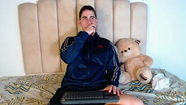 Snapshot of ryanlevi1 chatting on February 2026 12:14:01 PM ryanlevi1 online show from February 2026 12:14:01 PM