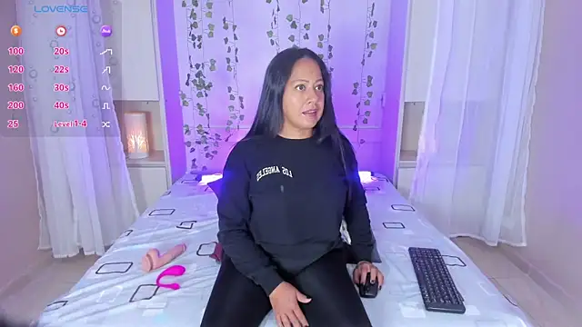 AllieBennet online show from April 2026 07:39:02 PM