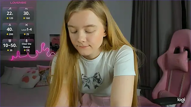 Snapshot of EvaRaee chatting on February 2026 03:18:01 AM EvaRaee online show from February 2026 03:18:01 AM