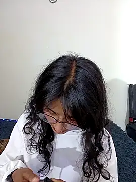 Lili  Clan online show from April 2026 01:37:02 AM