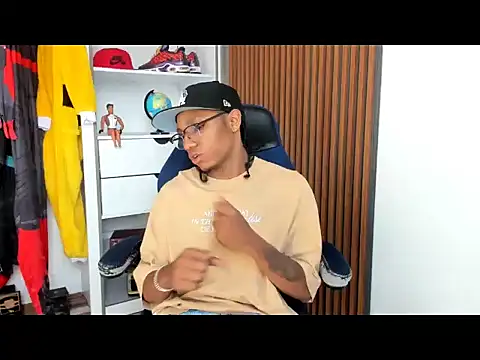 Snapshot of yandi_hot chatting on February 2026 02:27:01 PM yandi hot online show from February 2026 02:27:01 PM