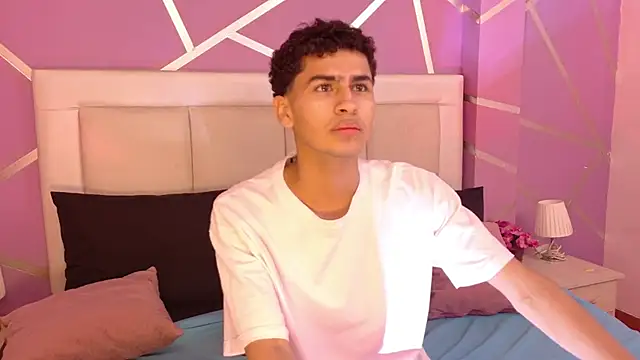 Snapshot of Dark_Sultan chatting on February 2026 09:33:02 PM Dark Sultan online show from February 2026 09:33:02 PM