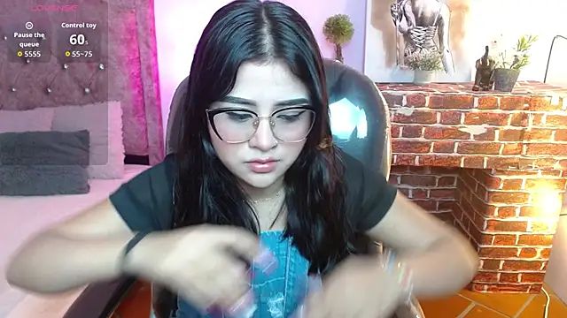 Snapshot of mila_quin chatting on April 2026 07:58:01 PM mila quin online show from April 2026 07:58:01 PM