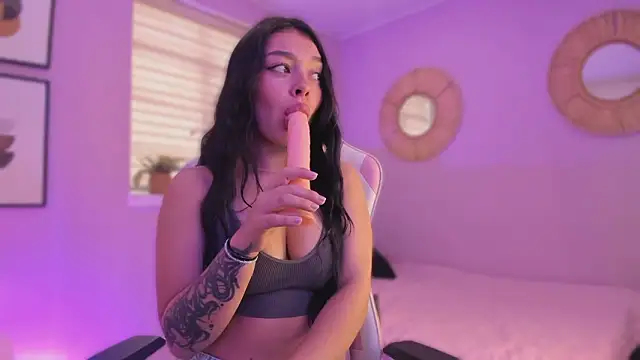 Lummii  online show from February 2026 07:32:02 PM