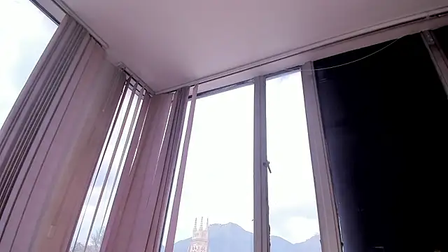 kendra crow  online show from February 2026 06:28:02 PM