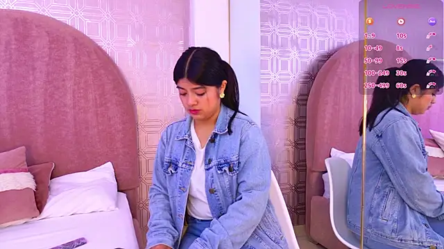 Khloe Moon online show from April 2026 12:20:01 PM