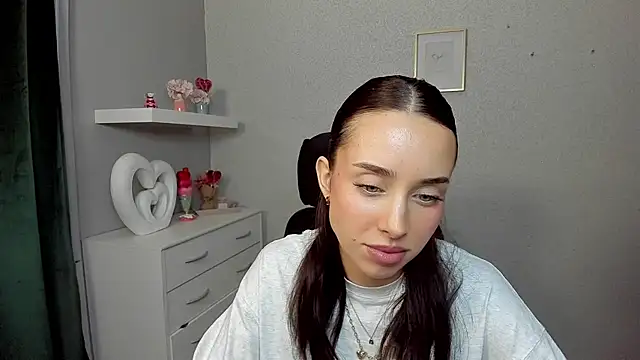 AdeleSolo online show from April 2026 05:40:01 AM