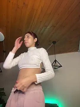 Snapshot of Maraia_pink18 chatting on February 2026 03:20:01 PM Maraia pink18 online show from February 2026 03:20:01 PM