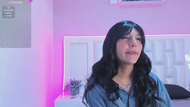 Liia Collins online show from April 2026 05:47:01 PM