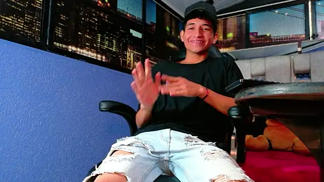 Snapshot of EstevenBrown1 chatting on March 2026 12:44:01 PM EstevenBrown1 online show from March 2026 12:44:01 PM