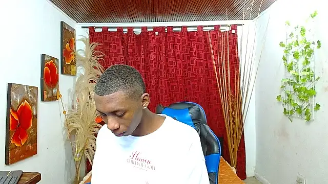 Snapshot of milo018 chatting on February 2026 06:08:02 PM milo018 online show from February 2026 06:08:02 PM