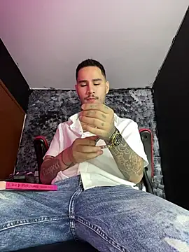 Snapshot of king_of_desire chatting on July 2026 05:04:02 PM king of desire online show from July 2026 05:04:02 PM