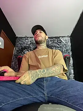 Snapshot of king_of_desire chatting on July 2026 05:00:02 PM king of desire online show from July 2026 05:00:02 PM