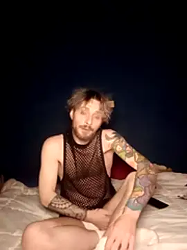 Snapshot of Magikmike94 chatting on February 2026 10:28:02 PM Magikmike94 online show from February 2026 10:28:02 PM