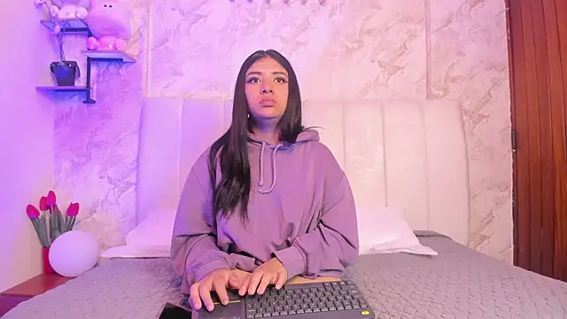 Snapshot of KaileeRoss chatting on February 2026 07:34:01 PM KaileeRoss online show from February 2026 07:34:01 PM