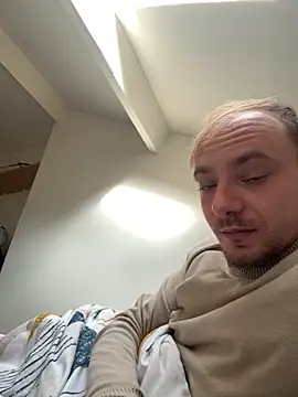 Crevette311 online show from November 2025 12:48:01 PM