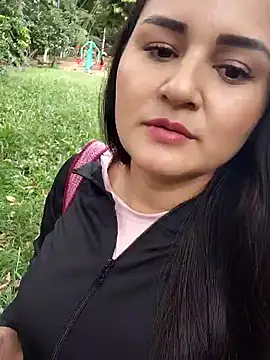 yissela92 online show from February 2026 07:11:01 PM