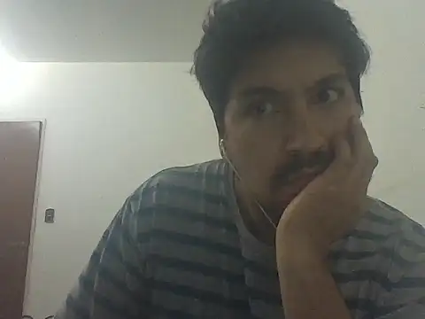 Snapshot of LeCorbu10 chatting on April 2026 04:39:01 AM LeCorbu10 online show from April 2026 04:39:01 AM