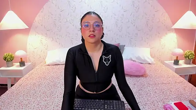 Angelie Rosebrm online show from February 2026 12:33:02 AM