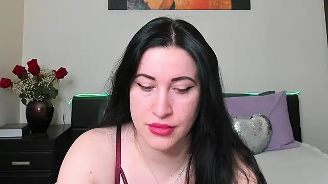 GoldenLunaa online show from March 2026 05:52:01 AM