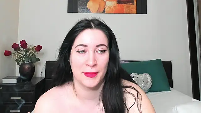 GoldenLunaa online show from April 2026 04:35:02 AM