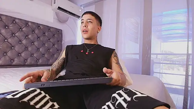 PapiLucca online show from March 2026 07:31:01 PM