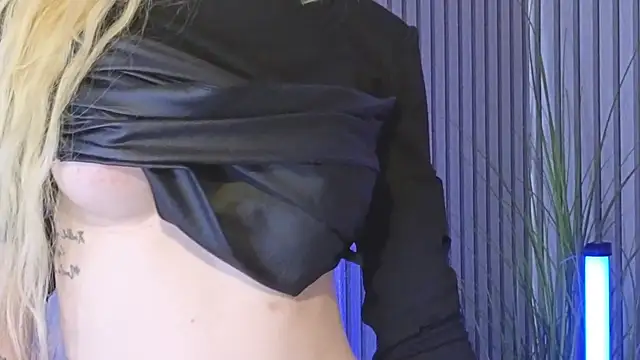 KarmaArms online show from April 2026 12:00:02 AM