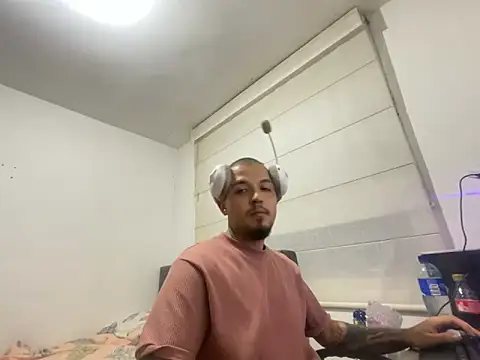 Snapshot of Maximo_Garcia17 chatting on March 2026 01:36:02 AM Maximo Garcia17 online show from March 2026 01:36:02 AM