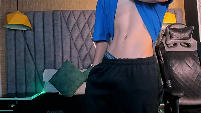 Snapshot of LeoFeniix chatting on February 2026 03:38:02 AM LeoFeniix online show from February 2026 03:38:02 AM