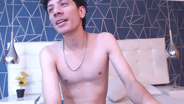 Snapshot of LeoFeniix chatting on February 2026 04:33:02 AM LeoFeniix online show from February 2026 04:33:02 AM