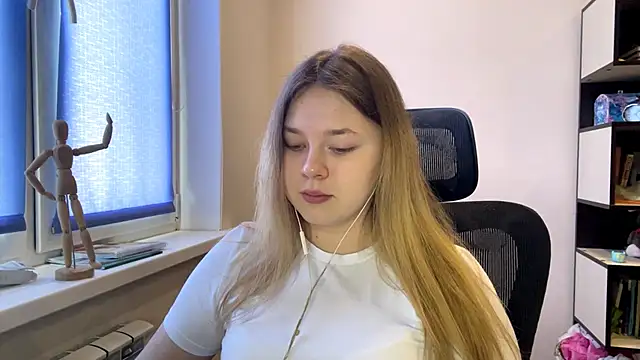 Snapshot of TomikoPfau chatting on February 2026 08:01:02 AM TomikoPfau online show from February 2026 08:01:02 AM