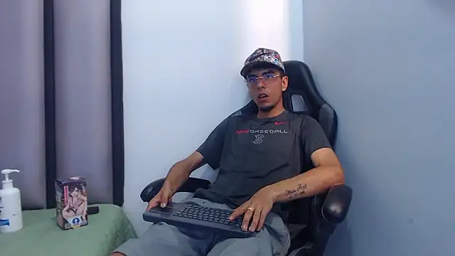 Snapshot of Endrick-23 chatting on March 2026 03:52:02 AM Endrick-23 online show from March 2026 03:52:02 AM