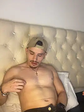 Snapshot of liam_es chatting on May 2026 01:23:02 AM liam es online show from May 2026 01:23:02 AM