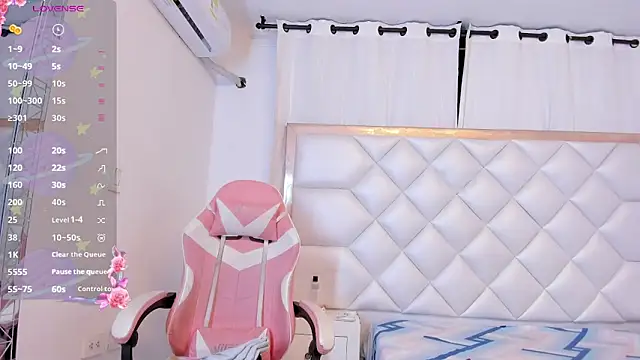 Snapshot of michelleblair1 chatting on February 2026 01:23:02 PM michelleblair1 online show from February 2026 01:23:02 PM