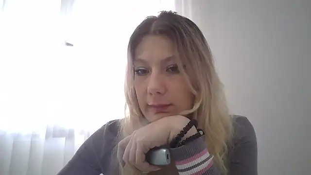 Snapshot of Foxy_Bright chatting on February 2026 12:39:02 PM Foxy Bright online show from February 2026 12:39:02 PM