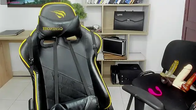 valeriavelasquez online show from March 2026 09:43:01 PM