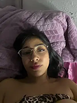 Snapshot of Linarodri chatting on July 2026 06:18:02 AM Linarodri online show from July 2026 06:18:02 AM