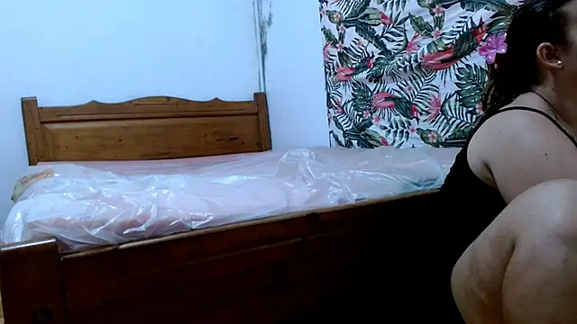 Snapshot of smallvioleta69 chatting on August 2026 08:00:02 PM smallvioleta69 online show from August 2026 08:00:02 PM