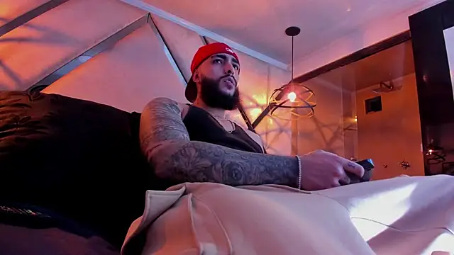 SantiagoHincapiie online show from March 2026 04:18:02 AM