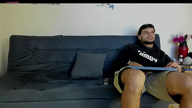 heteros hot  online show from April 2026 09:20:01 PM