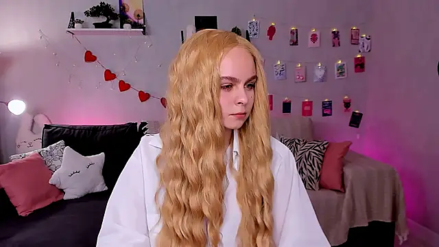 Snapshot of VivienAllen chatting on March 2026 09:15:02 AM VivienAllen online show from March 2026 09:15:02 AM