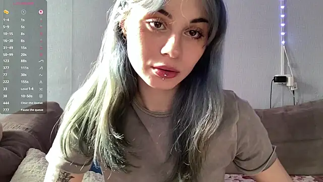 Snapshot of Emmibrilson chatting on April 2026 12:30:01 PM Emmibrilson online show from April 2026 12:30:01 PM