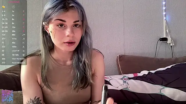 Snapshot of Emmibrilson chatting on May 2026 01:08:01 PM Emmibrilson online show from May 2026 01:08:01 PM