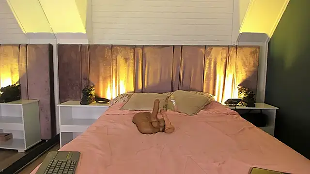 Snapshot of Fiorelaa_ chatting on April 2026 11:39:02 AM Fiorelaa online show from April 2026 11:39:02 AM