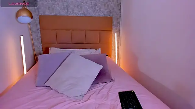 ZeynepYilmaz online show from April 2026 09:12:02 PM