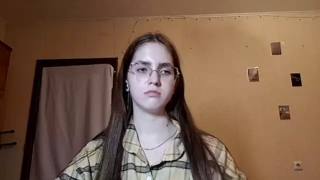 Snapshot of Katelemon chatting on April 2026 05:30:01 PM Katelemon online show from April 2026 05:30:01 PM
