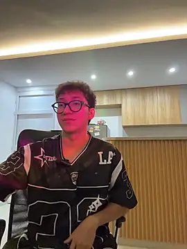 Snapshot of Apolo_137 chatting on April 2026 02:17:01 AM Apolo 137 online show from April 2026 02:17:01 AM