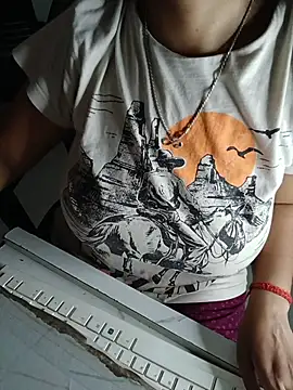 Queenlipx online show from April 2026 06:56:02 AM