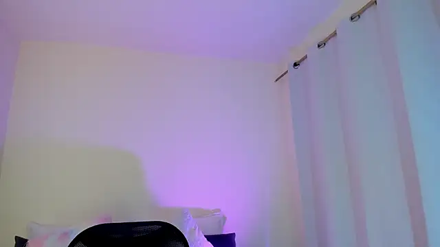 MIAA ROBERTSS online show from April 2026 07:44:01 PM