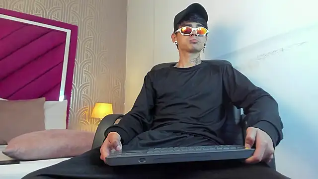 Dominic Foxx online show from February 2026 01:22:01 PM